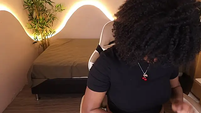 Snapshot of kehlannis_ chatting on 10.16.25 kehlannis online show from 10.16.25