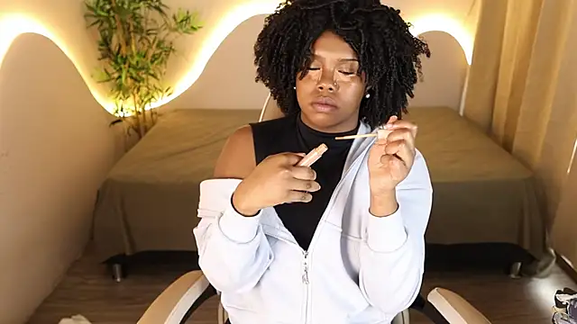 Snapshot of kehlannis_ chatting on 11.04.25 kehlannis online show from 11.04.25