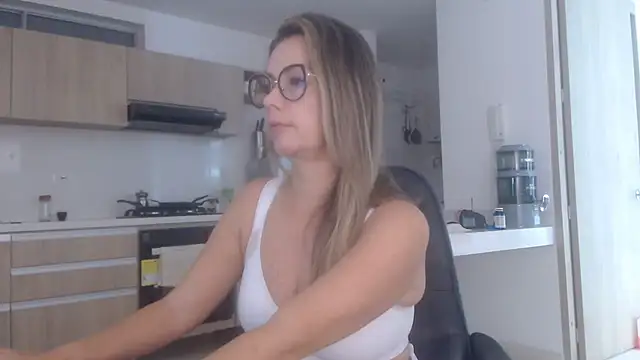 LovePaula online show from 11.07.25