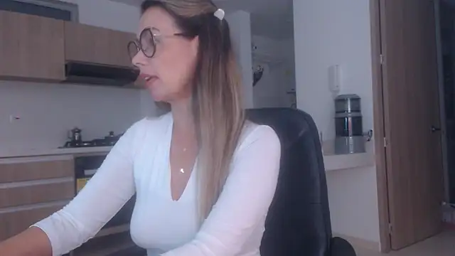 LovePaula online show from 02.03.26