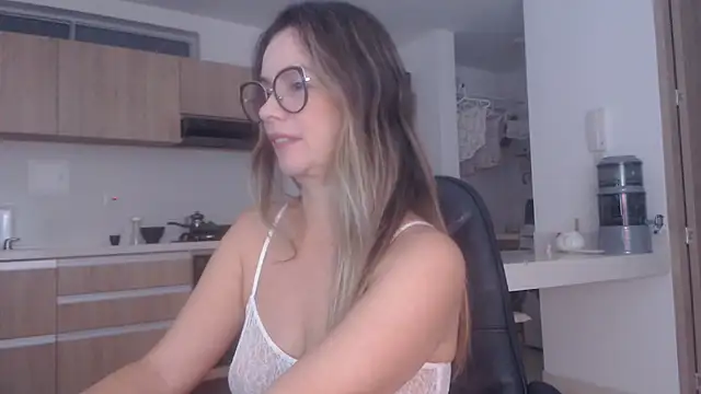 LovePaula online show from 04.14.26