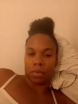 PrettahSantos online show from 10.15.25