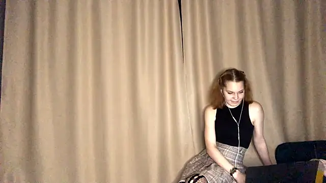 FoxLina online show from 10.10.25