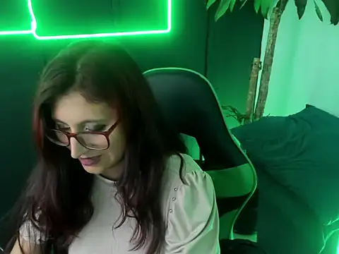 Snapshot of VictoriaSpenser chatting on 10.14.25 VictoriaSpenser online show from 10.14.25