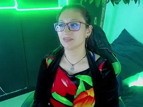 Snapshot of VictoriaSpenser chatting on 11.02.25 VictoriaSpenser online show from 11.02.25