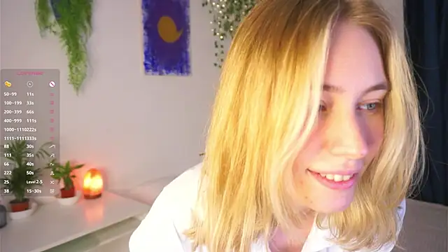 Snapshot of HoneyRay chatting on 10.20.25 HoneyRay online show from 10.20.25