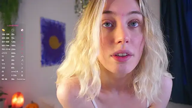 Snapshot of HoneyRay chatting on 11.02.25 HoneyRay online show from 11.02.25