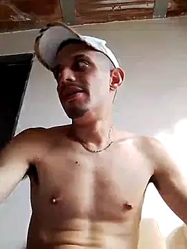 Snapshot of LATINO27CM chatting on 09.23.25 LATINO27CM online show from 09.23.25