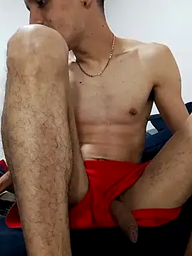 Snapshot of LATINO27CM chatting on 10.13.25 LATINO27CM online show from 10.13.25