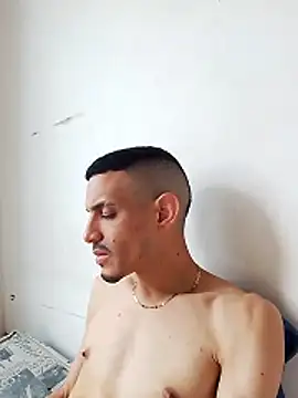 Snapshot of LATINO27CM chatting on 10.15.25 LATINO27CM online show from 10.15.25