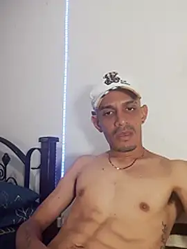 Snapshot of LATINO27CM chatting on 11.01.25 LATINO27CM online show from 11.01.25