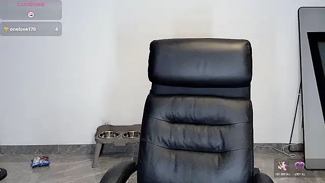 Snapshot of Goddess_Jin chatting on 10.26.25 Goddess Jin online show from 10.26.25