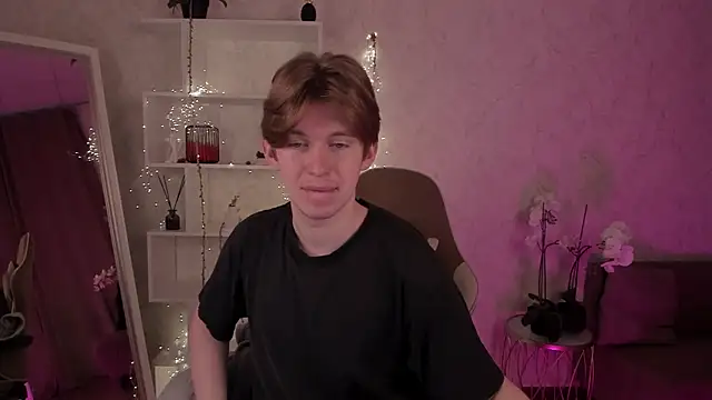 Snapshot of Vincent_Pots chatting on 10.03.25 Vincent Pots online show from 10.03.25