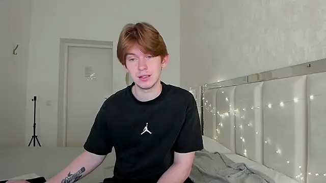 Snapshot of Vincent_Pots chatting on 10.08.25 Vincent Pots online show from 10.08.25