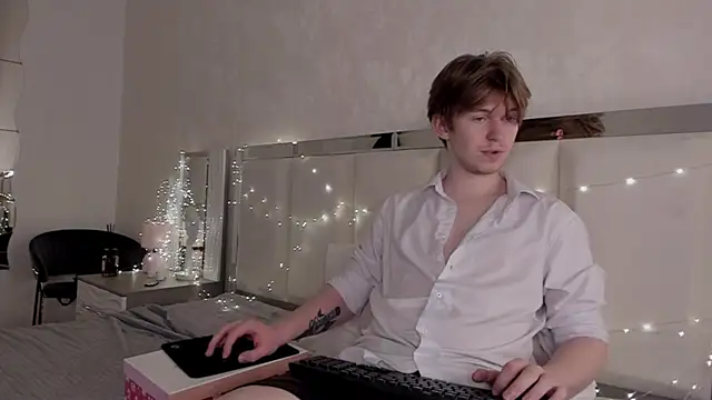 Snapshot of Vincent_Pots chatting on 10.10.25 Vincent Pots online show from 10.10.25