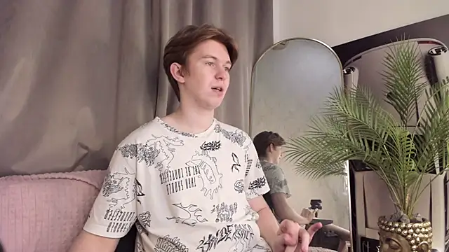 Snapshot of Vincent_Pots chatting on 10.14.25 Vincent Pots online show from 10.14.25