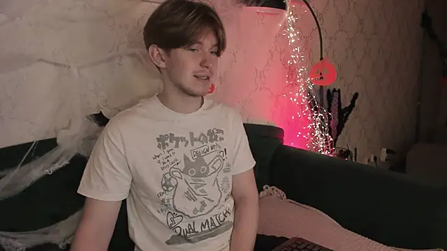 Snapshot of Vincent_Pots chatting on 10.29.25 Vincent Pots online show from 10.29.25