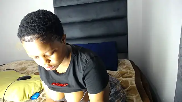 Snapshot of Juiceybileh chatting on 10.22.25 Juiceybileh online show from 10.22.25