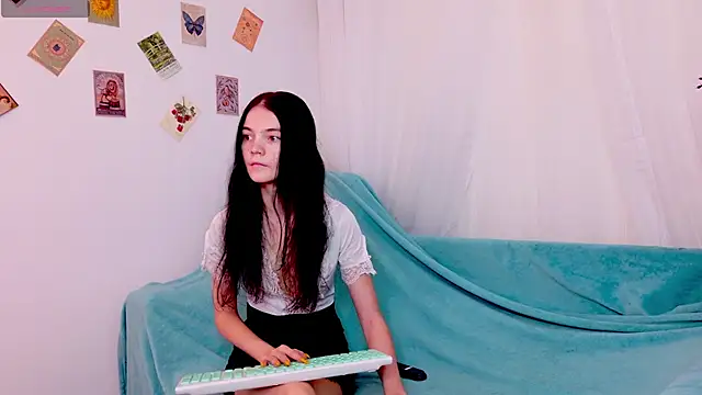 Snapshot of chatting on 10.06.25 online show from 10.06.25