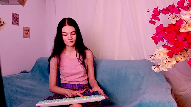 Snapshot of chatting on 10.11.25 online show from 10.11.25