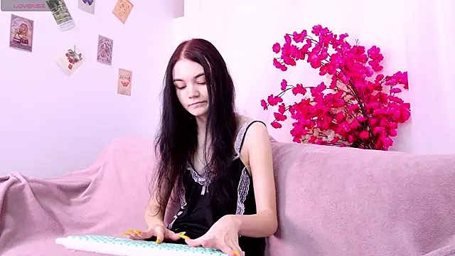 Snapshot of chatting on 10.22.25 online show from 10.22.25