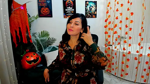 Snapshot of Moon_Veloure1 chatting on 10.10.25 Moon Veloure1 online show from 10.10.25