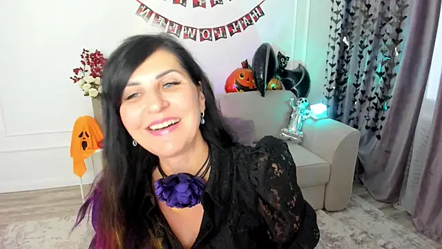 Snapshot of Moon_Veloure1 chatting on 10.13.25 Moon Veloure1 online show from 10.13.25