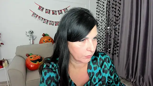 Snapshot of Moon_Veloure1 chatting on 10.19.25 Moon Veloure1 online show from 10.19.25