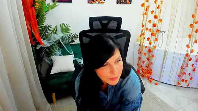 Snapshot of Moon_Veloure1 chatting on 10.20.25 Moon Veloure1 online show from 10.20.25