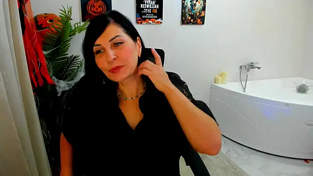 Snapshot of Moon_Veloure1 chatting on 10.21.25 Moon Veloure1 online show from 10.21.25