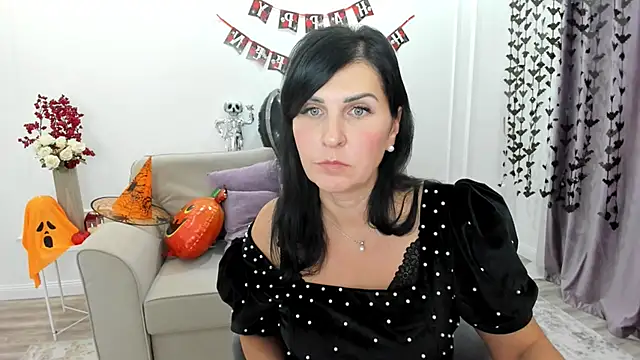 Snapshot of Moon_Veloure1 chatting on 10.29.25 Moon Veloure1 online show from 10.29.25