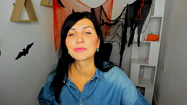 Snapshot of Moon_Veloure1 chatting on 10.30.25 Moon Veloure1 online show from 10.30.25