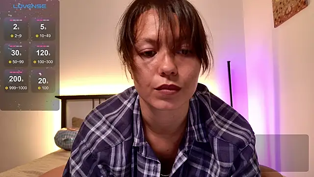 Snapshot of EllaCanny chatting on 09.29.25 EllaCanny online show from 09.29.25