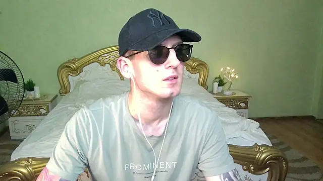 Snapshot of Cum_Arsen chatting on 09.22.25 Cum Arsen online show from 09.22.25