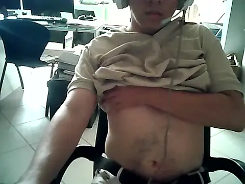 Snapshot of xxx-yz chatting on 09.28.25 xxx-yz online show from 09.28.25