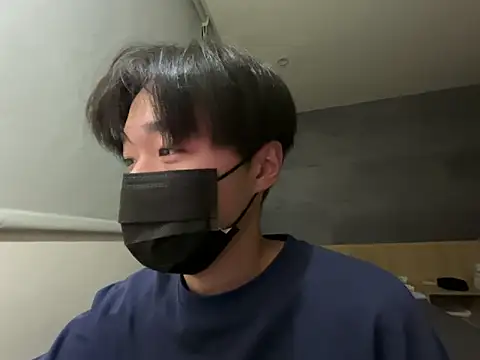 Snapshot of Yo155 chatting on 10.04.25 Yo155 online show from 10.04.25