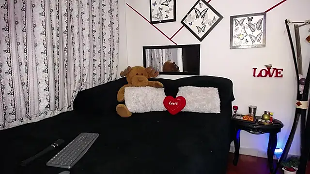 Snapshot of Violetta_afrodit chatting on 10.21.25 Violetta afrodit online show from 10.21.25