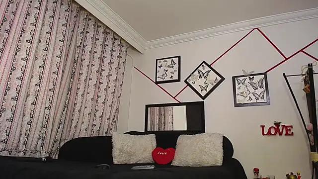 Snapshot of Violetta_afrodit chatting on 11.06.25 Violetta afrodit online show from 11.06.25