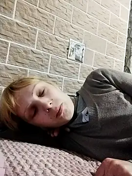 Snapshot of Ponka2011 chatting on 09.28.25 Ponka2011 online show from 09.28.25