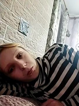 Snapshot of Ponka2011 chatting on 10.13.25 Ponka2011 online show from 10.13.25