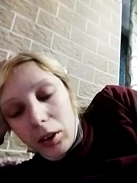 Snapshot of Ponka2011 chatting on 11.04.25 Ponka2011 online show from 11.04.25