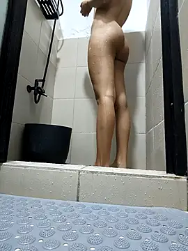 Snapshot of m011325 chatting on 10.25.25 m011325 online show from 10.25.25