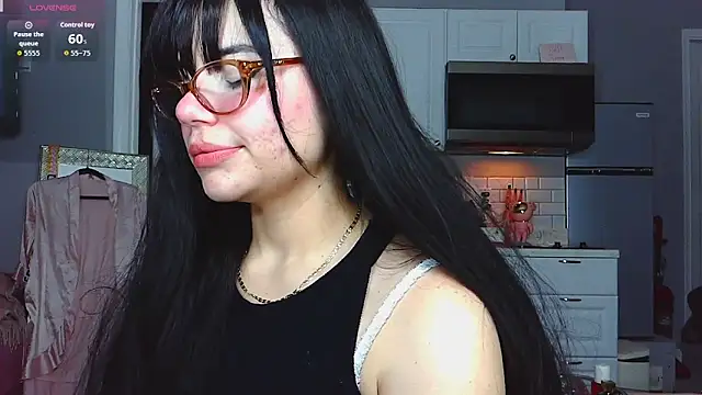 LunaMilav online show from 10.16.25