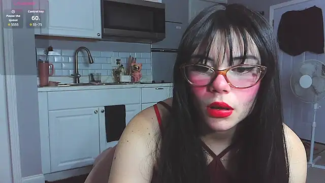 LunaMilav online show from 10.16.25