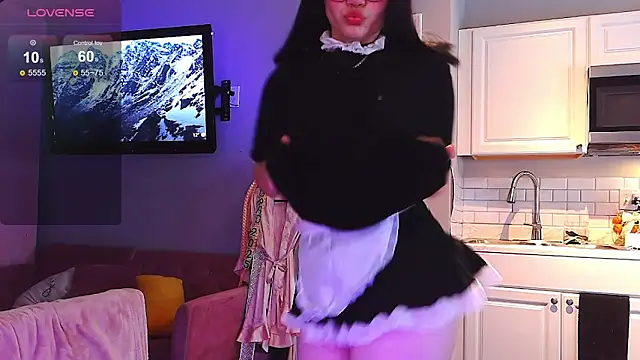 LunaMilav online show from 10.31.25