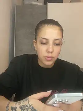 YoungMia18 online show from 09.23.25