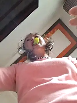 xuxulovezz online show from 11.22.25