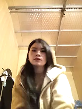 Snapshot of Suny_babyy chatting on 10.17.25 Suny babyy online show from 10.17.25