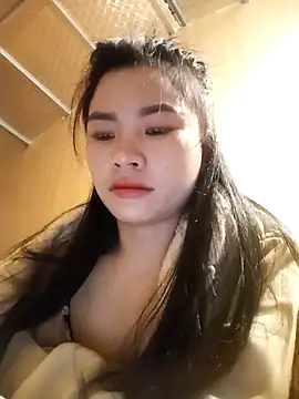 Snapshot of Suny_babyy chatting on 10.24.25 Suny babyy online show from 10.24.25