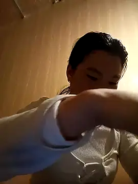 Snapshot of Suny_babyy chatting on 10.25.25 Suny babyy online show from 10.25.25